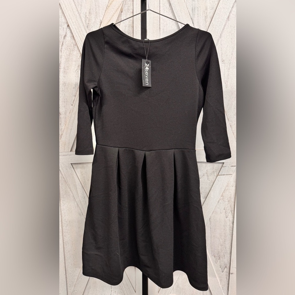 24/7 Comfort Apparel Black Pleated A-Line Dress - Picture 4 of 7